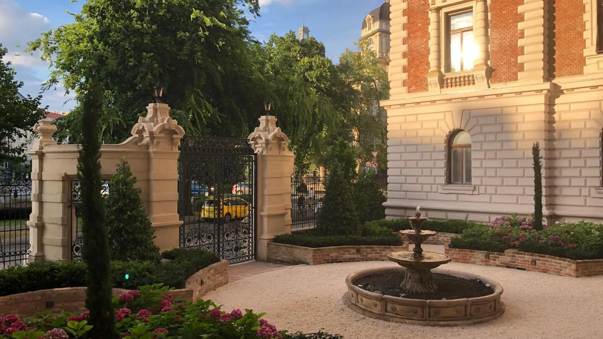 Korond Palace Apartment With 4 Bedrooms In An Unesco Protected Palazzo Budapest